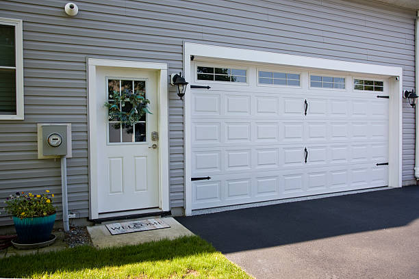 24/7 Emergency Garage Door Panel Replacement experts in Winona, MS
